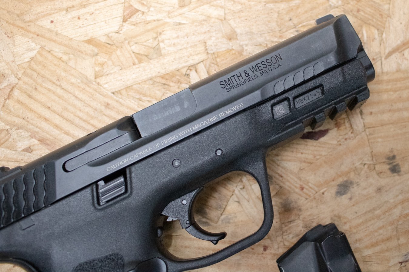 SMITH AND WESSON M&P40 M2.0 40 S&W Police Trade-In Pistols with Night Sights (Very Good Condition)